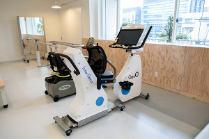  認知トレーニング用エアロバイク